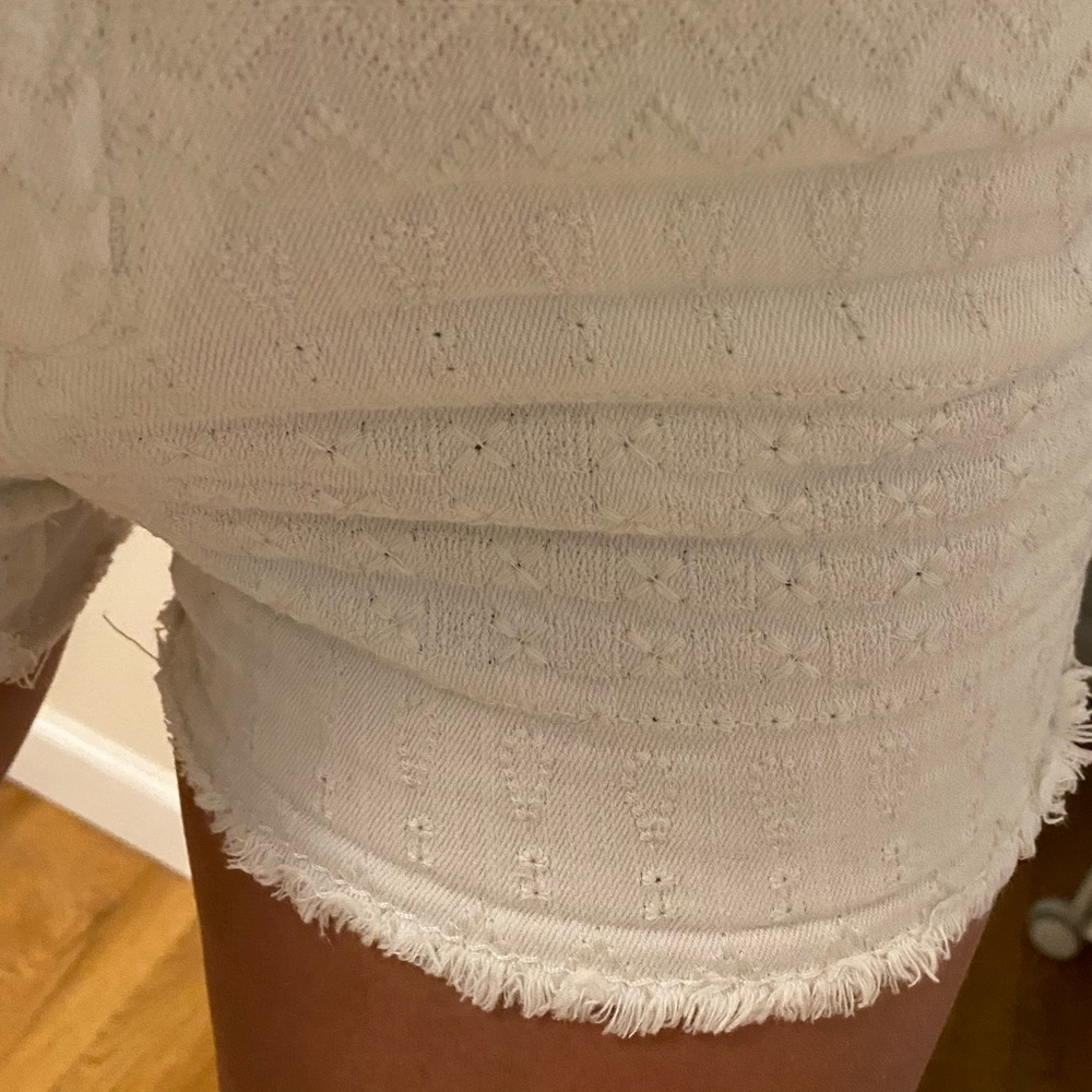 Patterned White High Rise Shorts - Picture 5 of 5